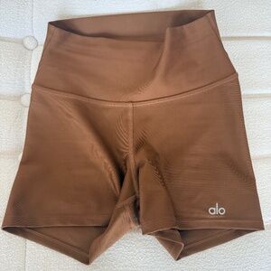 3" High-Waist Airlift Short in Cinnamon Brown